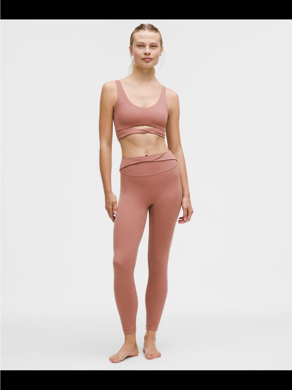SET Twist-Front Scoop-Neck Bra & Align No Line™ High-Rise
Twist Tight 25"